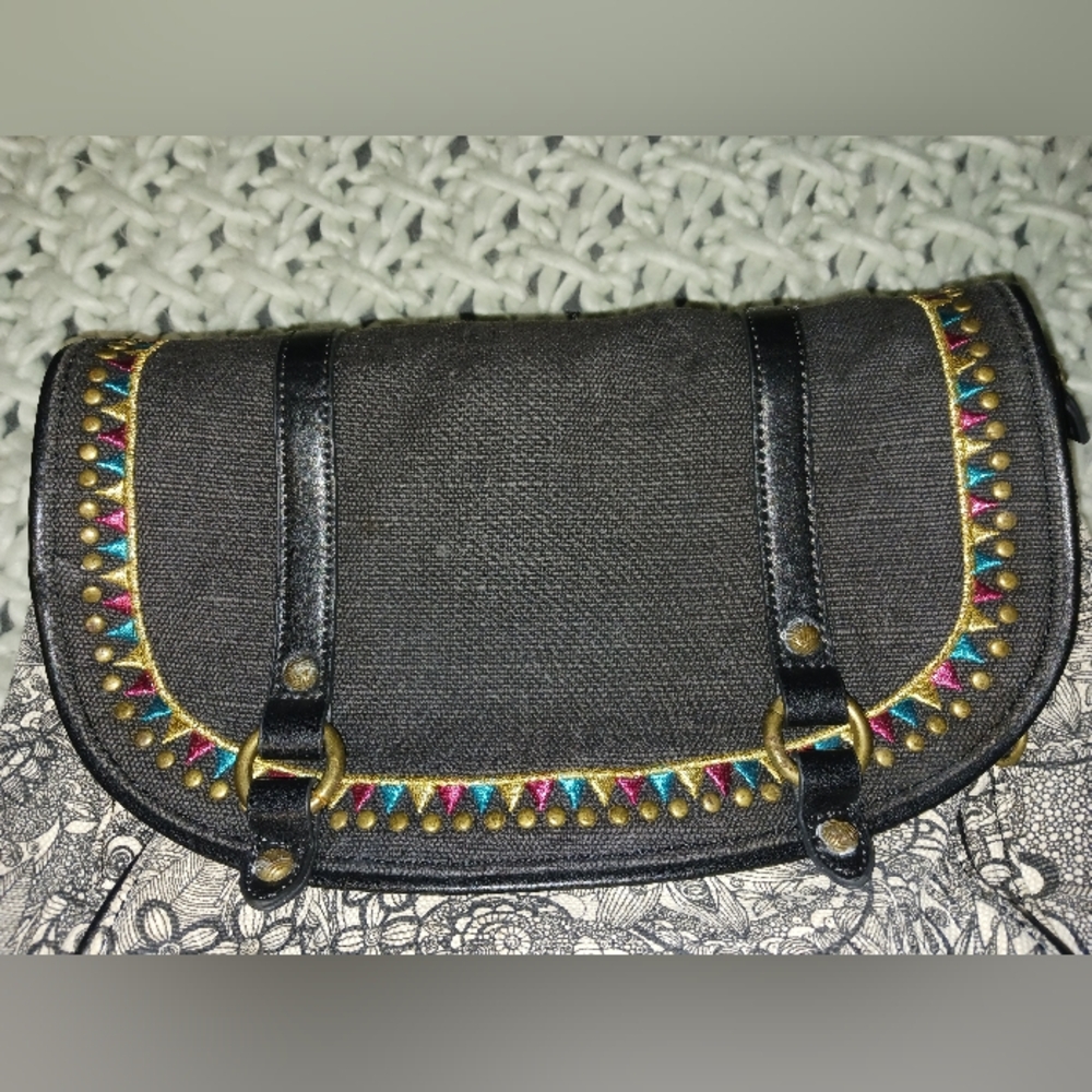Convertible Sakroots Bag - Picture 4 of 9